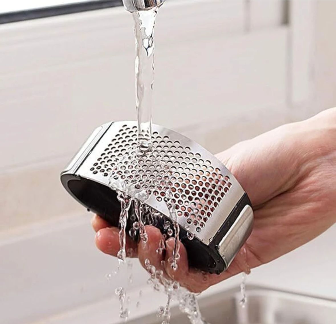 PREMIUM STAINLESS STEEL GARLIC PRESS ROCKER – ERGONOMIC HANDHELD GARLIC CRUSHER AND MINCER KITCHEN TOOL